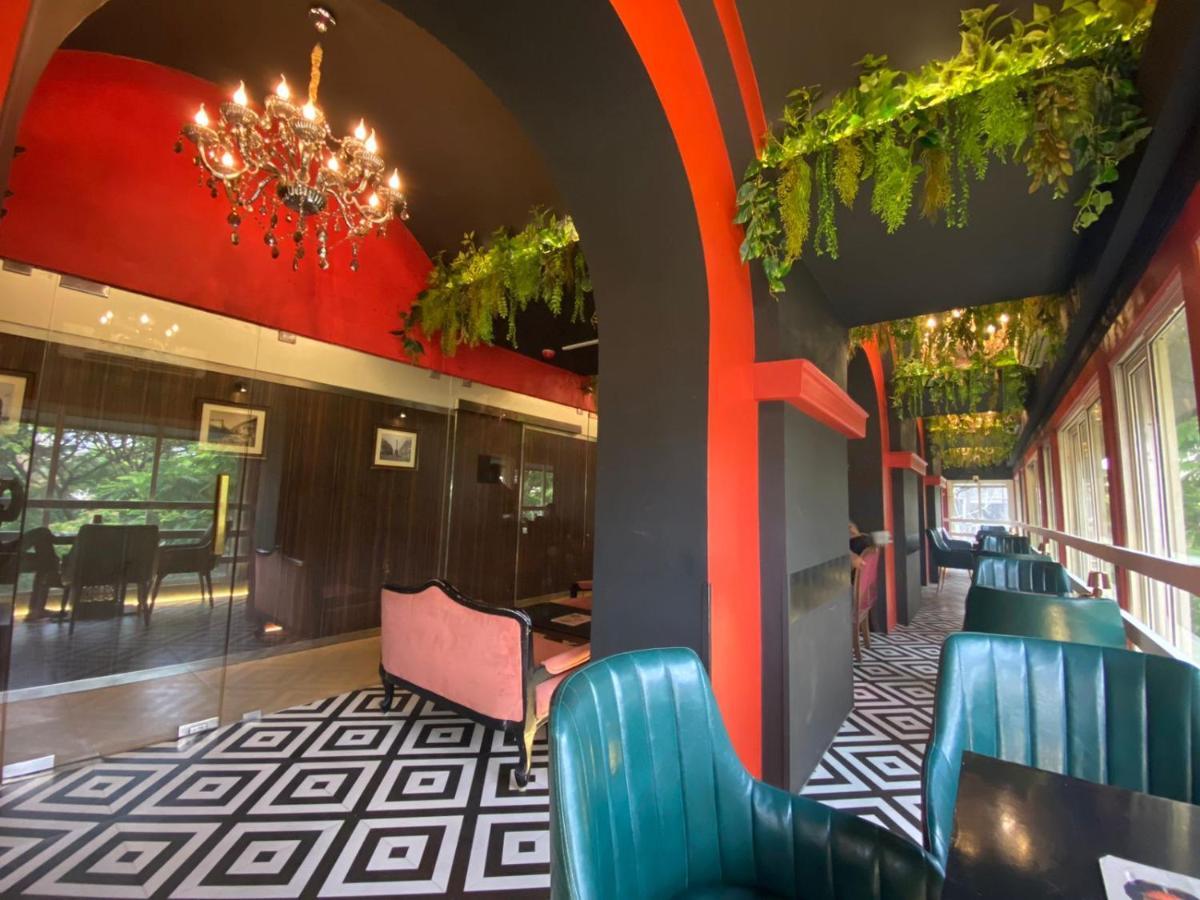 Gulf Hotel Mumbai- The Boutique Hotel Colaba มุมไบ ภายนอก รูปภาพ