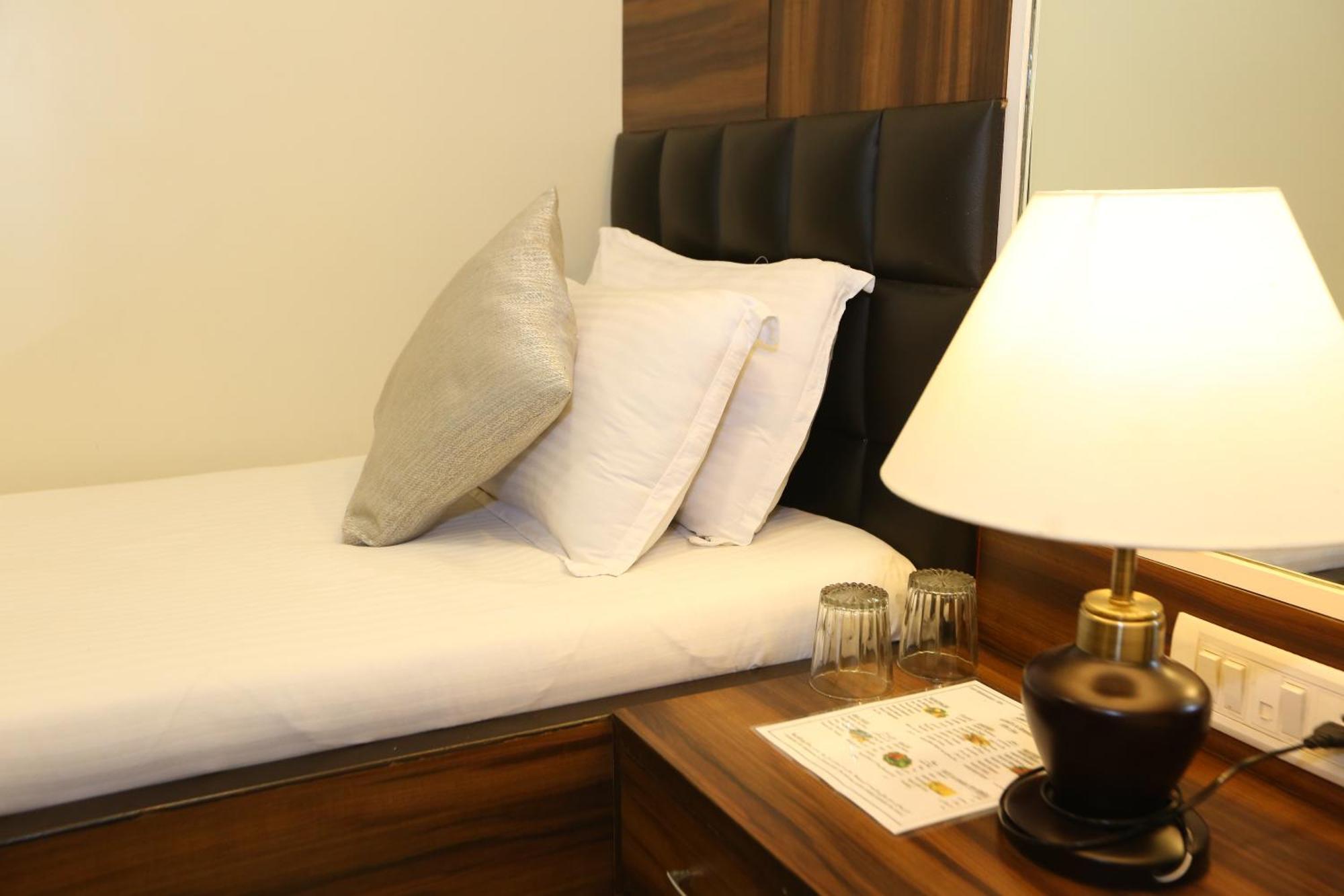 Gulf Hotel Mumbai- The Boutique Hotel Colaba มุมไบ ภายนอก รูปภาพ
