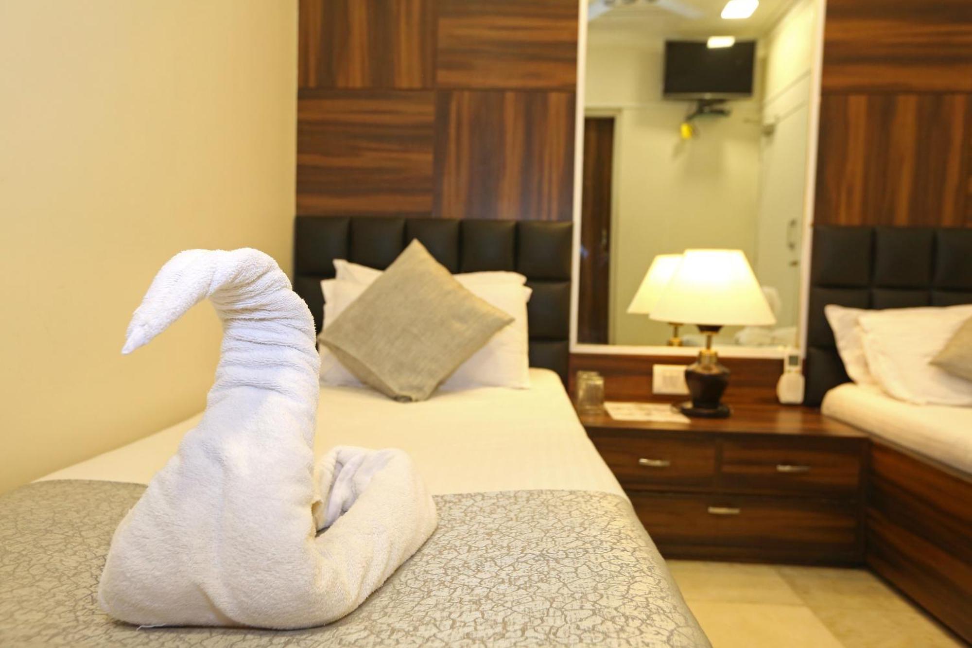 Gulf Hotel Mumbai- The Boutique Hotel Colaba มุมไบ ภายนอก รูปภาพ