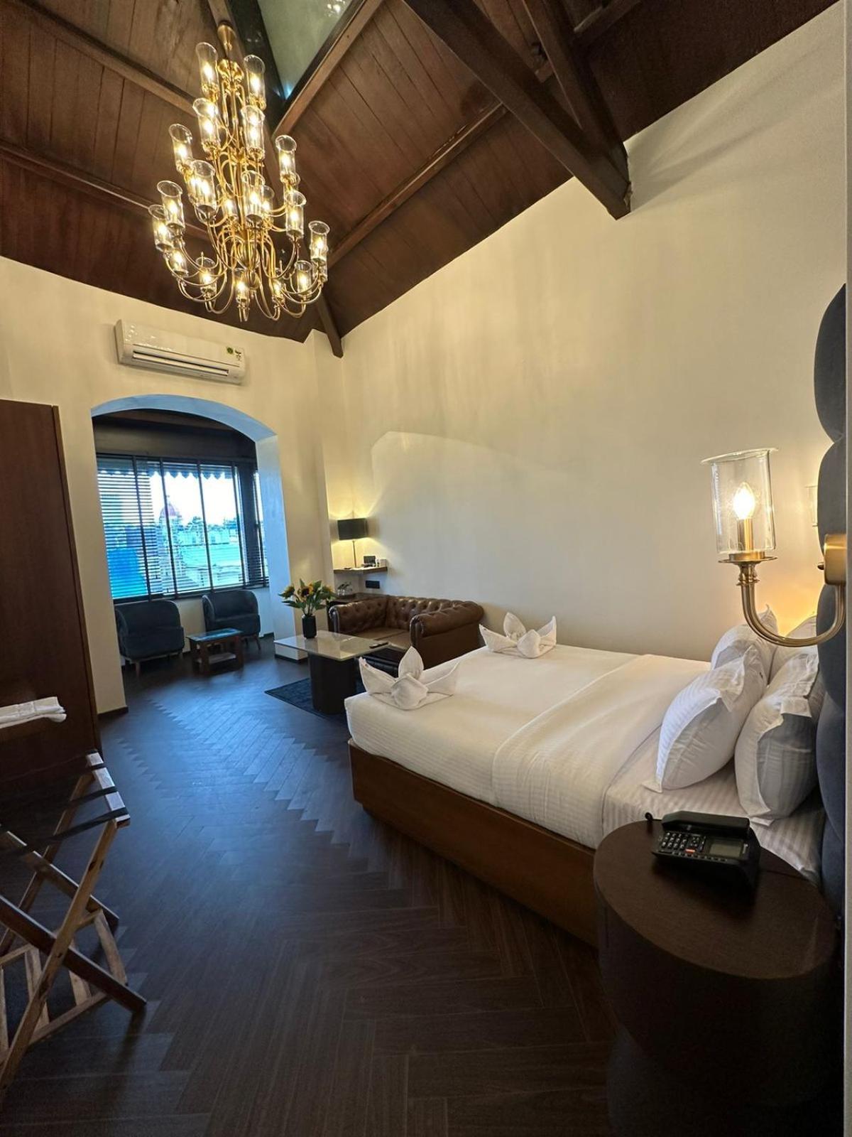 Gulf Hotel Mumbai- The Boutique Hotel Colaba มุมไบ ภายนอก รูปภาพ