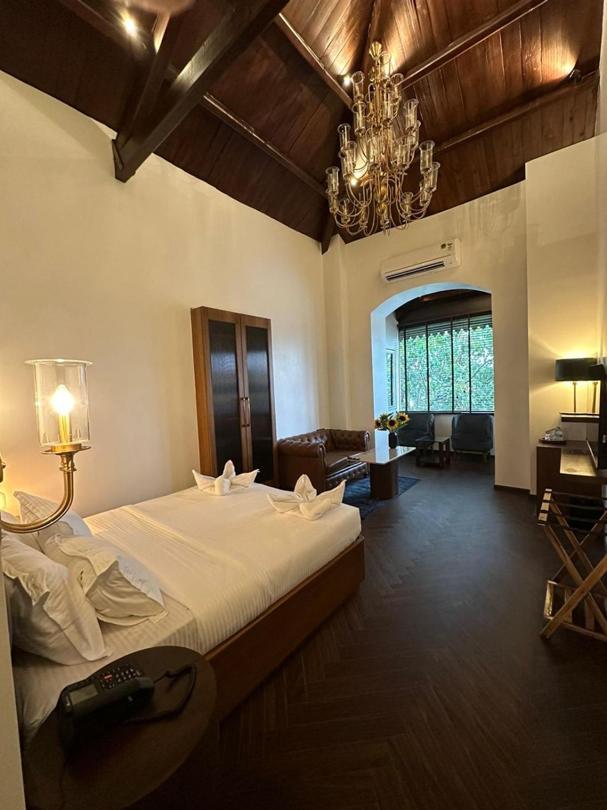 Gulf Hotel Mumbai- The Boutique Hotel Colaba มุมไบ ภายนอก รูปภาพ