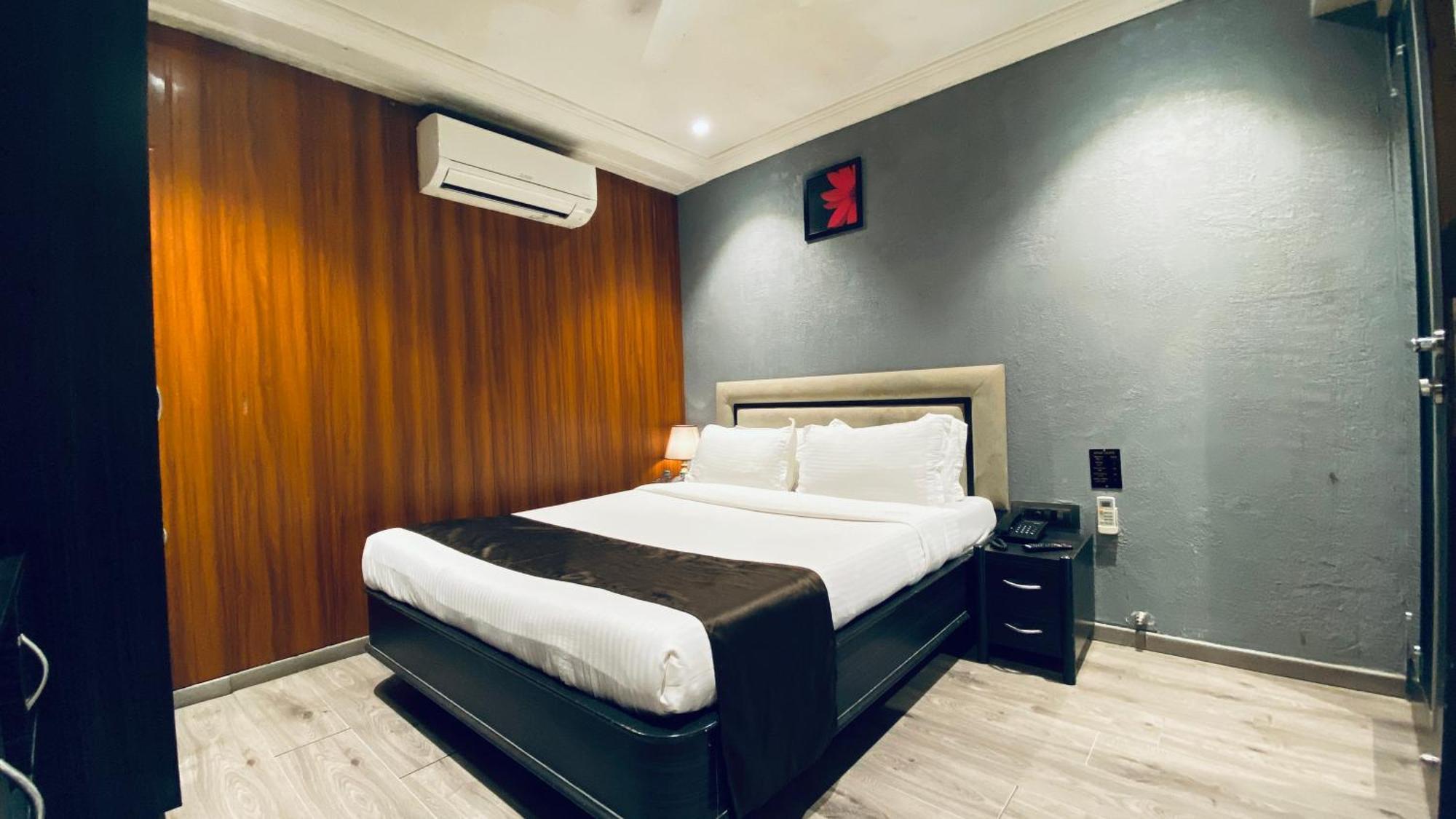 Gulf Hotel Mumbai- The Boutique Hotel Colaba มุมไบ ภายนอก รูปภาพ
