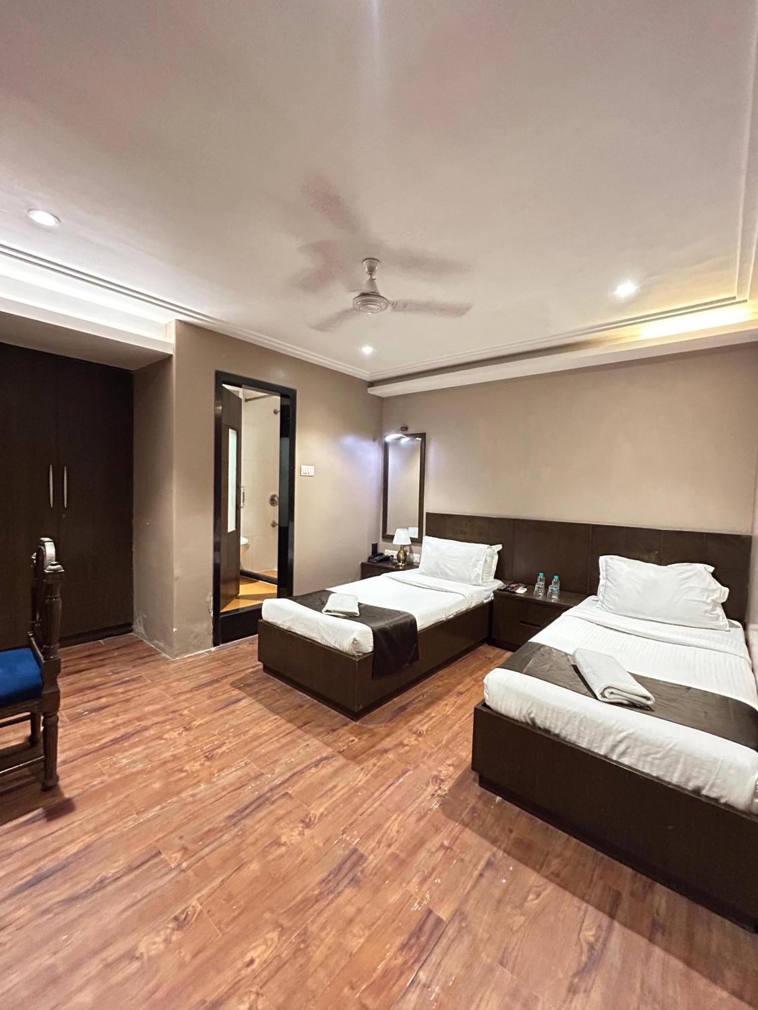 Gulf Hotel Mumbai- The Boutique Hotel Colaba มุมไบ ภายนอก รูปภาพ