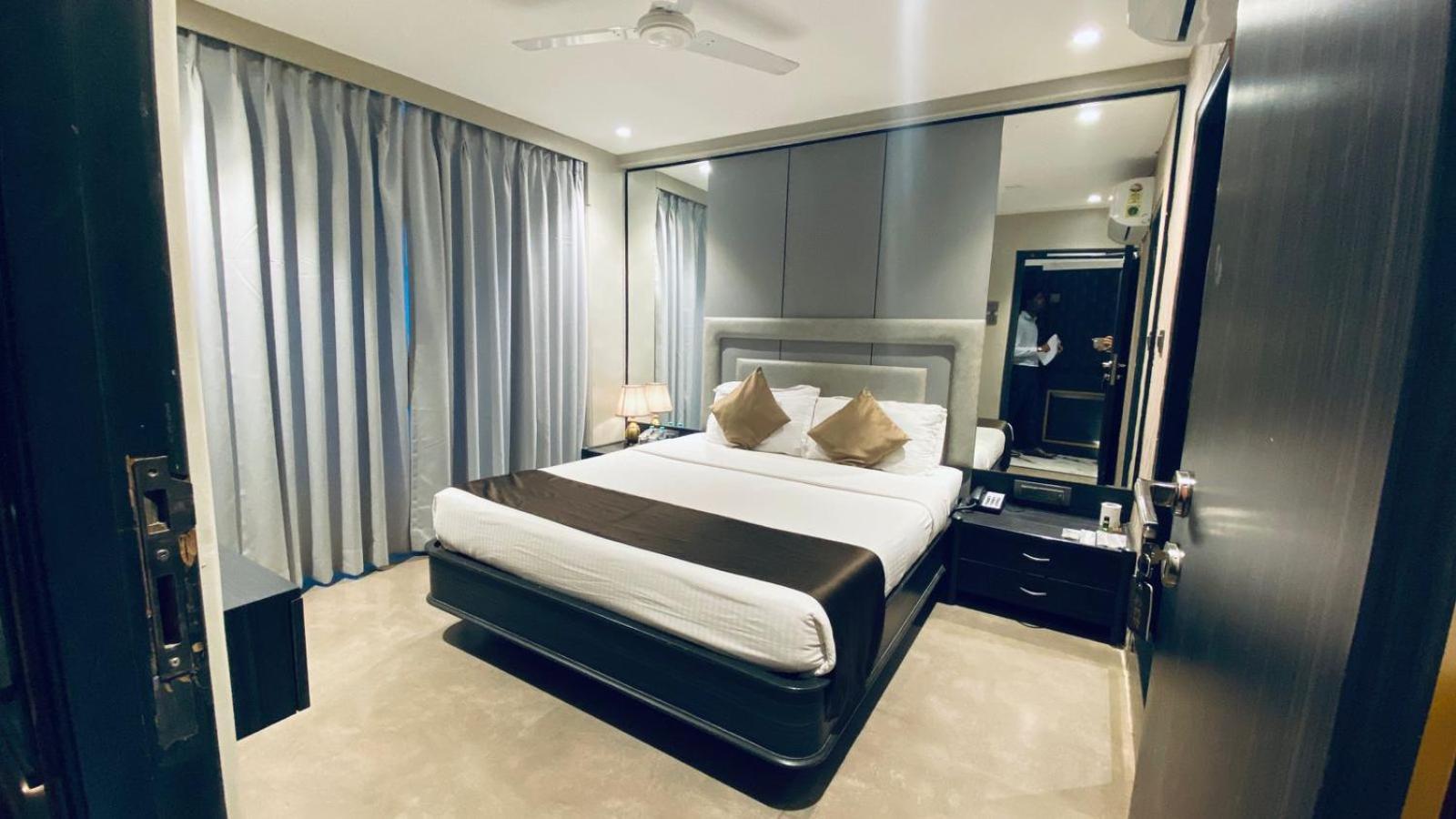 Gulf Hotel Mumbai- The Boutique Hotel Colaba มุมไบ ภายนอก รูปภาพ