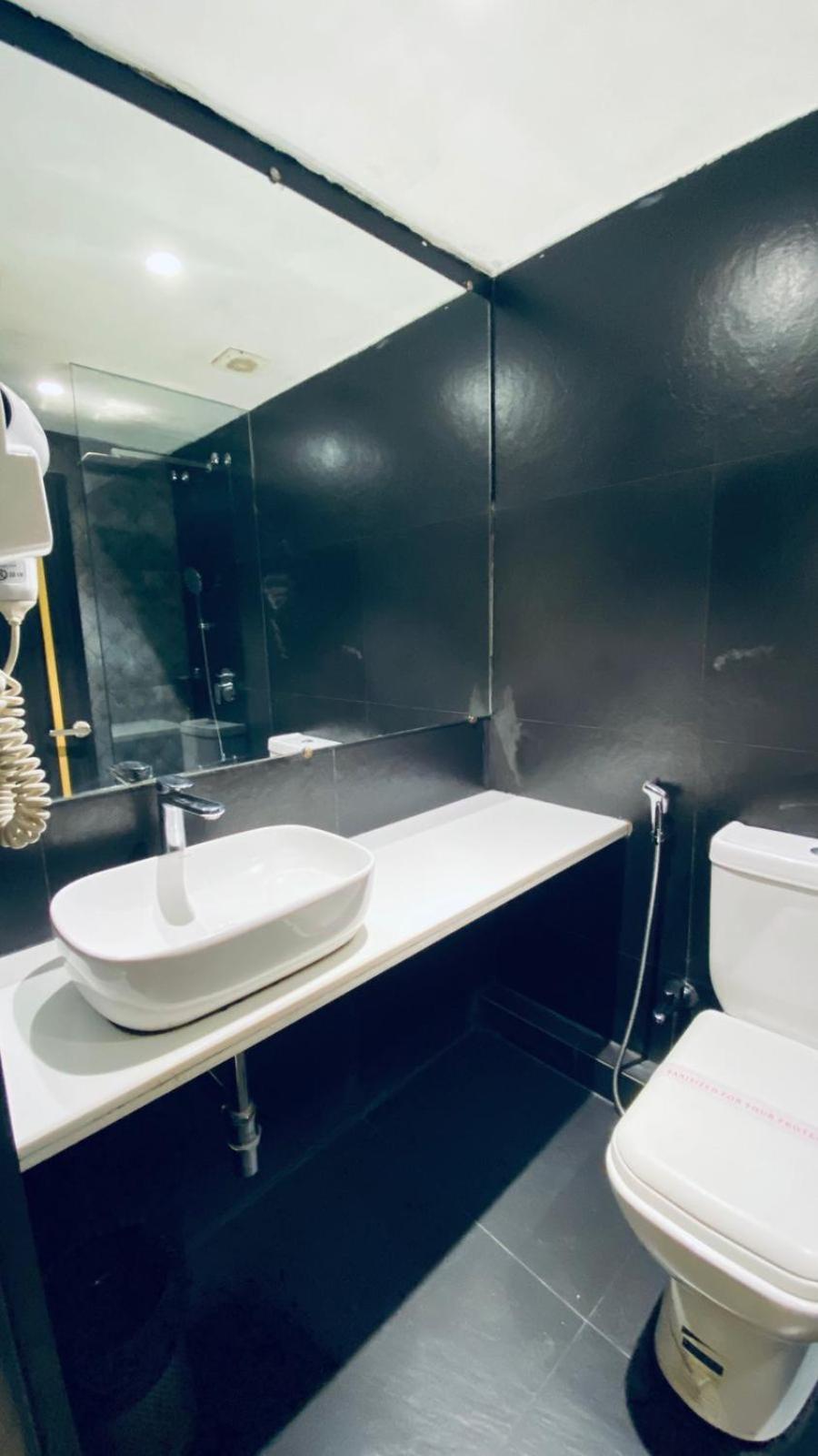 Gulf Hotel Mumbai- The Boutique Hotel Colaba มุมไบ ภายนอก รูปภาพ