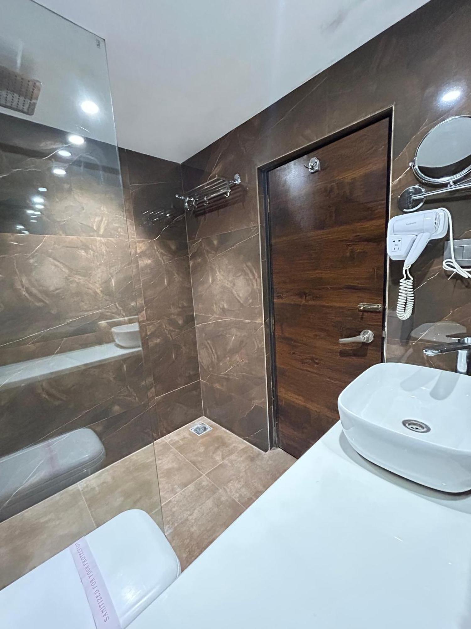 Gulf Hotel Mumbai- The Boutique Hotel Colaba มุมไบ ภายนอก รูปภาพ