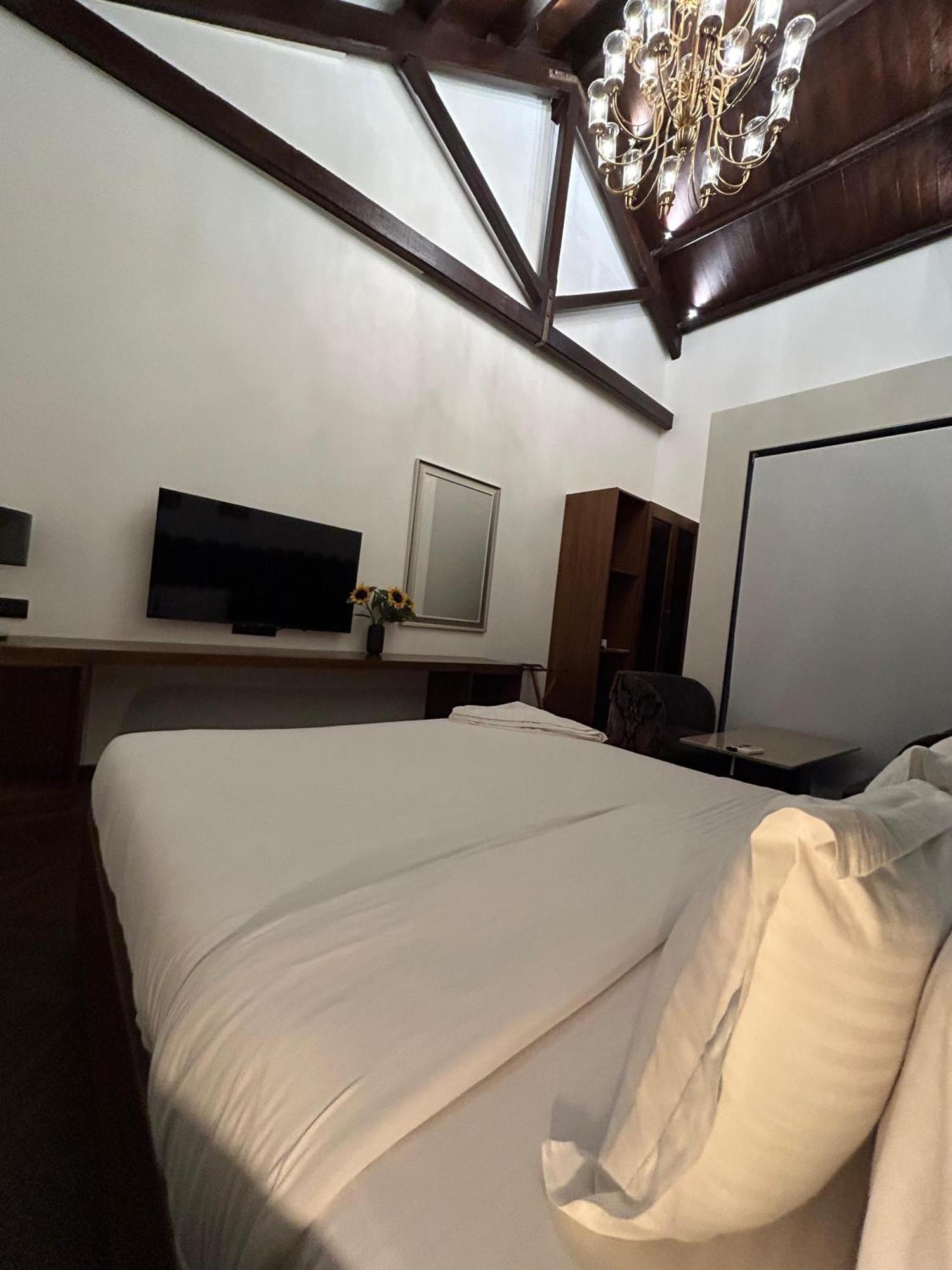 Gulf Hotel Mumbai- The Boutique Hotel Colaba มุมไบ ภายนอก รูปภาพ