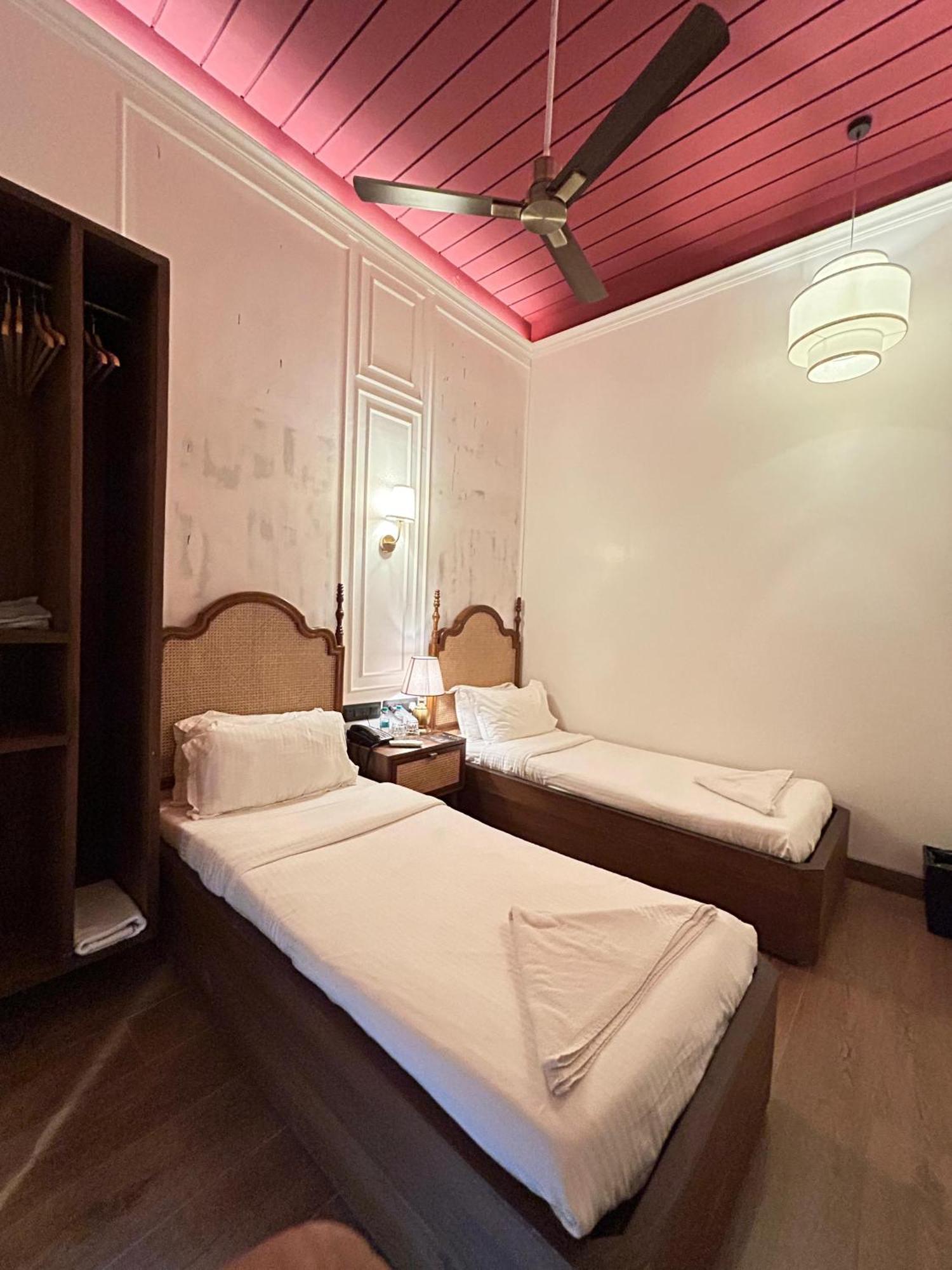 Gulf Hotel Mumbai- The Boutique Hotel Colaba มุมไบ ภายนอก รูปภาพ